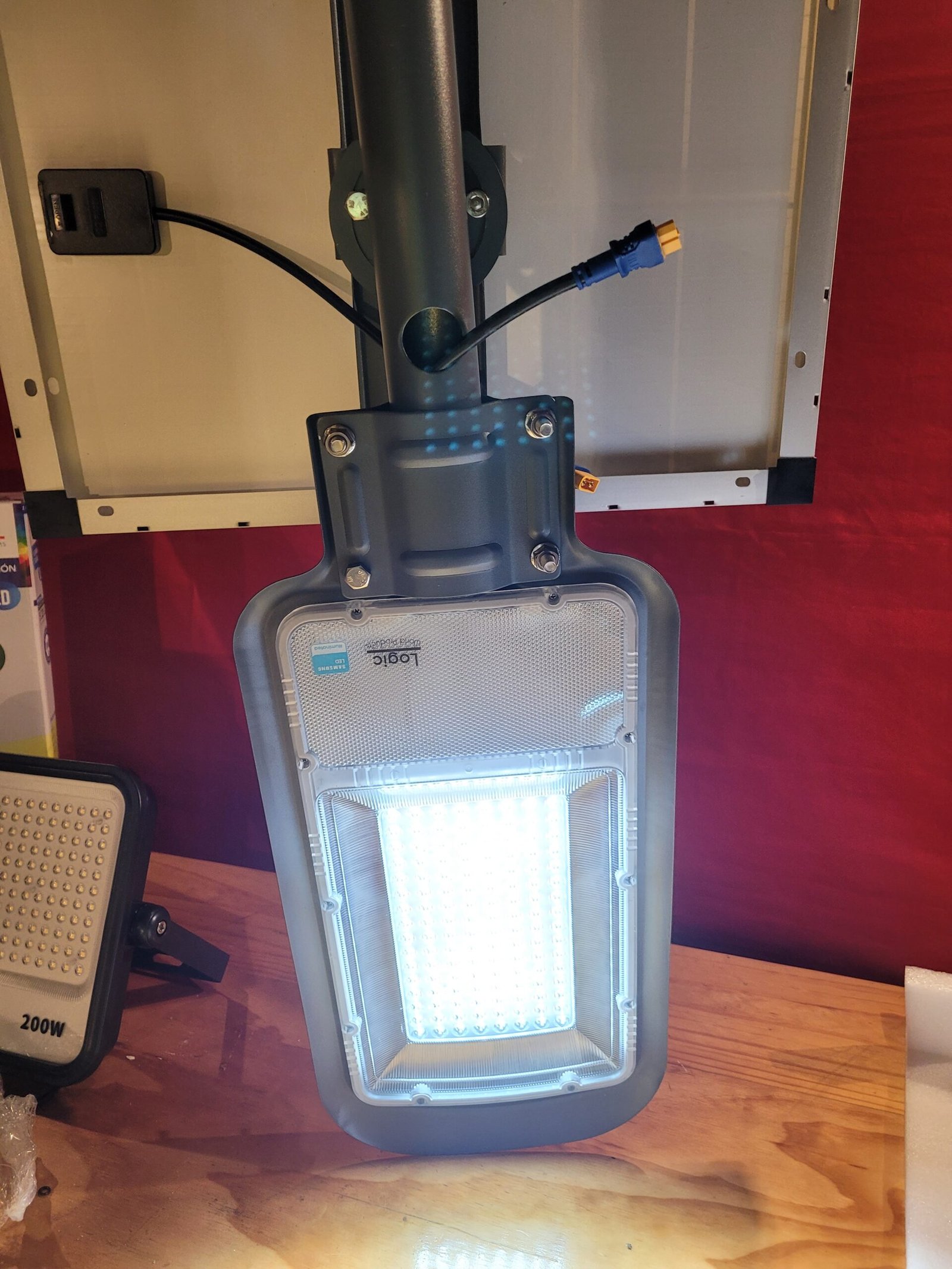 Luminaria peatonal solar Austral 600 W